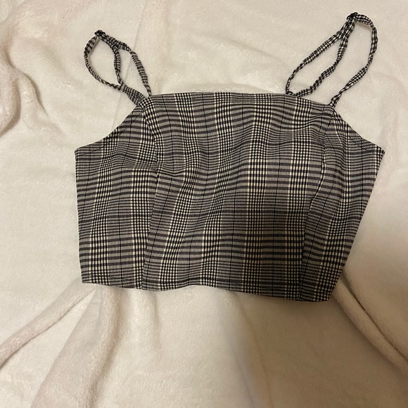 Garage going out top - Picture 1 of 2